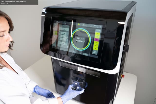 PrivMed X AB offer service "Ultra compact tablet press for R&D"