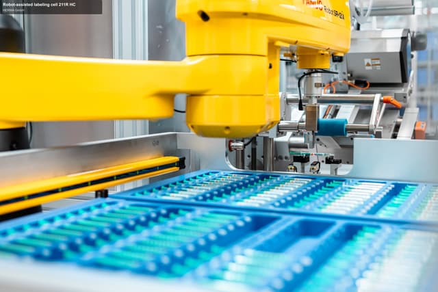 HERMA GmbH sell "Robot-assisted labeling cell 211R HC"
